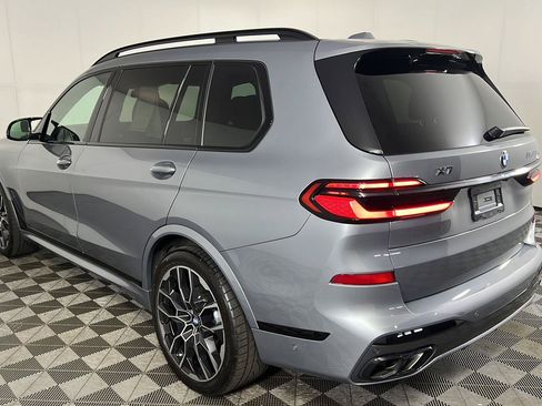 Used 2025 BMW X7 M60i AWD/4WD image 17