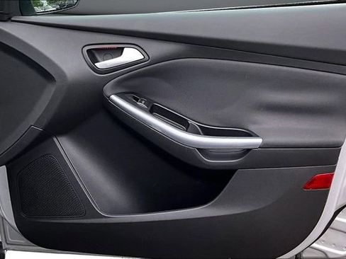 Used 2012 Ford Focus Titanium FWD image 28