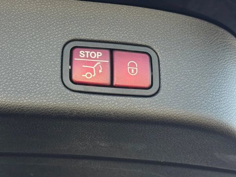 Used 2016 Mercedes-Benz GL 550 4MATIC image 19
