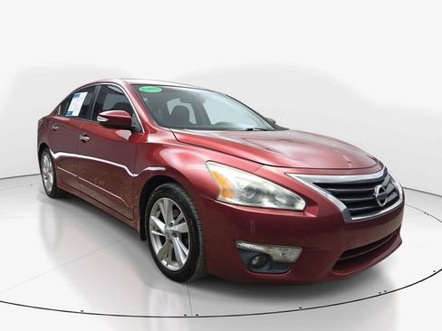 Used 2014 Nissan Altima 2.5 SV w/ Convenience Package FWD image 3