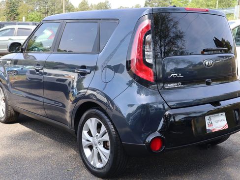 Used 2016 Kia Soul + FWD image 4