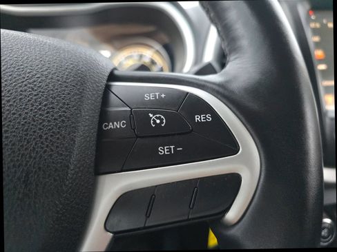 Used 2016 Jeep Cherokee Trailhawk w/ Leather Interior Group AWD/4WD image 23