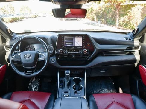 Certified 2022 Toyota Highlander XSE image 15
