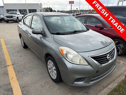 Used 2012 Nissan Versa SV w/ Convenience Pkg