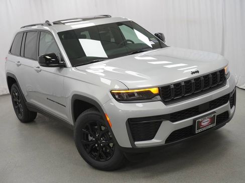 New 2026 Jeep Grand Cherokee Altitude AWD/4WD image 8