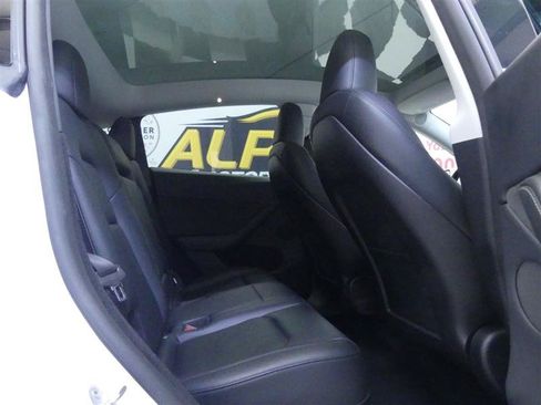 Used 2023 Tesla Model Y Long Range AWD/4WD image 23