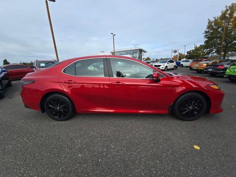 Used 2023 Toyota Camry LE image 3