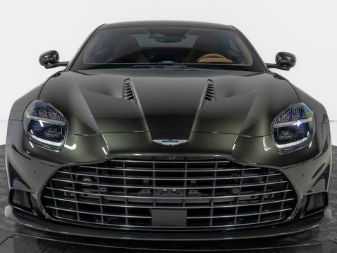 Used 2025 Aston Martin Vanquish image 13