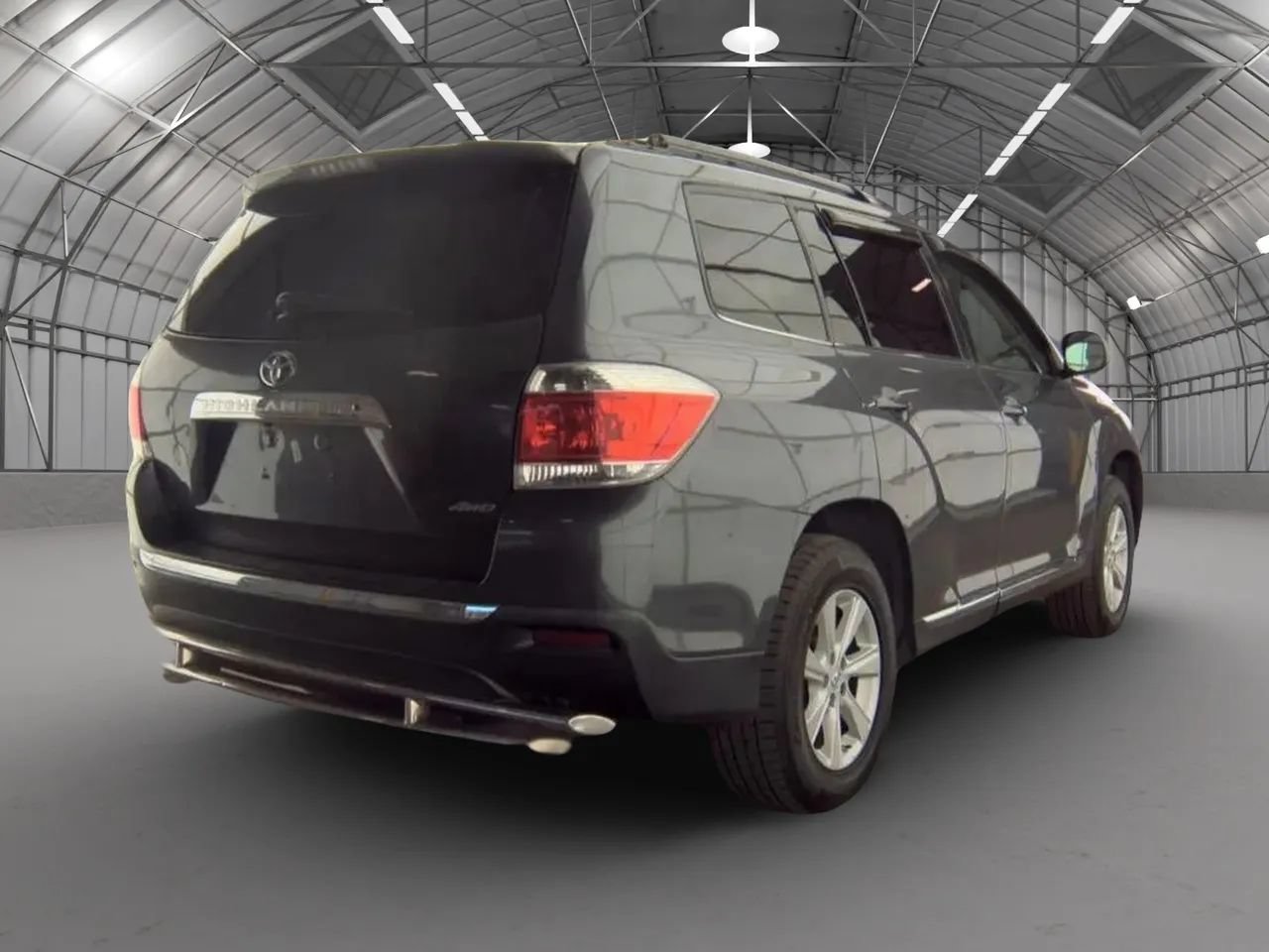 Used 2013 Toyota Highlander SE AWD/4WD image 2