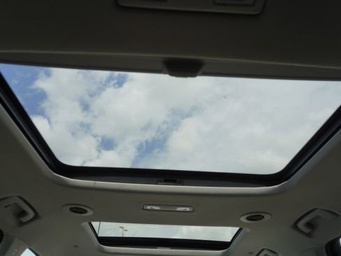 Used 2020 Chevrolet Traverse LT w/ LT Premium Package image 19