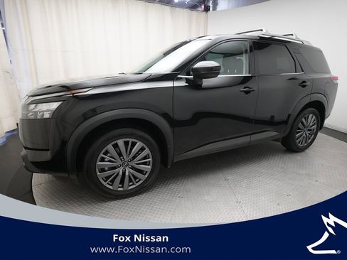 Certified 2025 Nissan Pathfinder SL w/ SL Premium Package AWD/4WD image 1