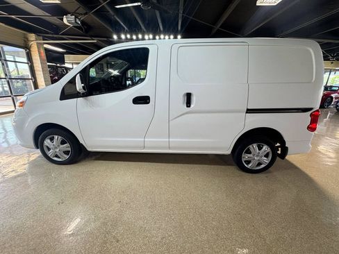 Used 2017 Nissan NV200 SV FWD image 4