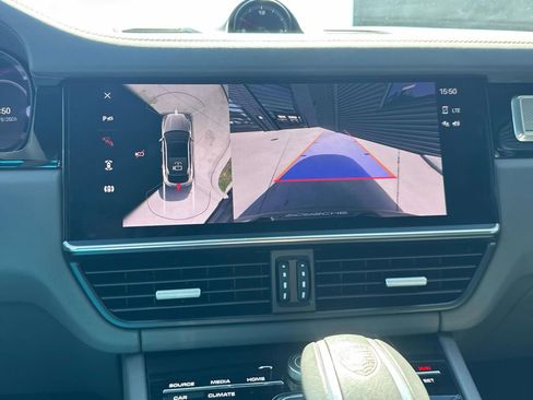 Certified 2022 Porsche Cayenne Platinum Edition AWD/4WD image 26