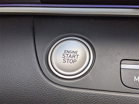 Used 2025 Hyundai Elantra SEL image 24