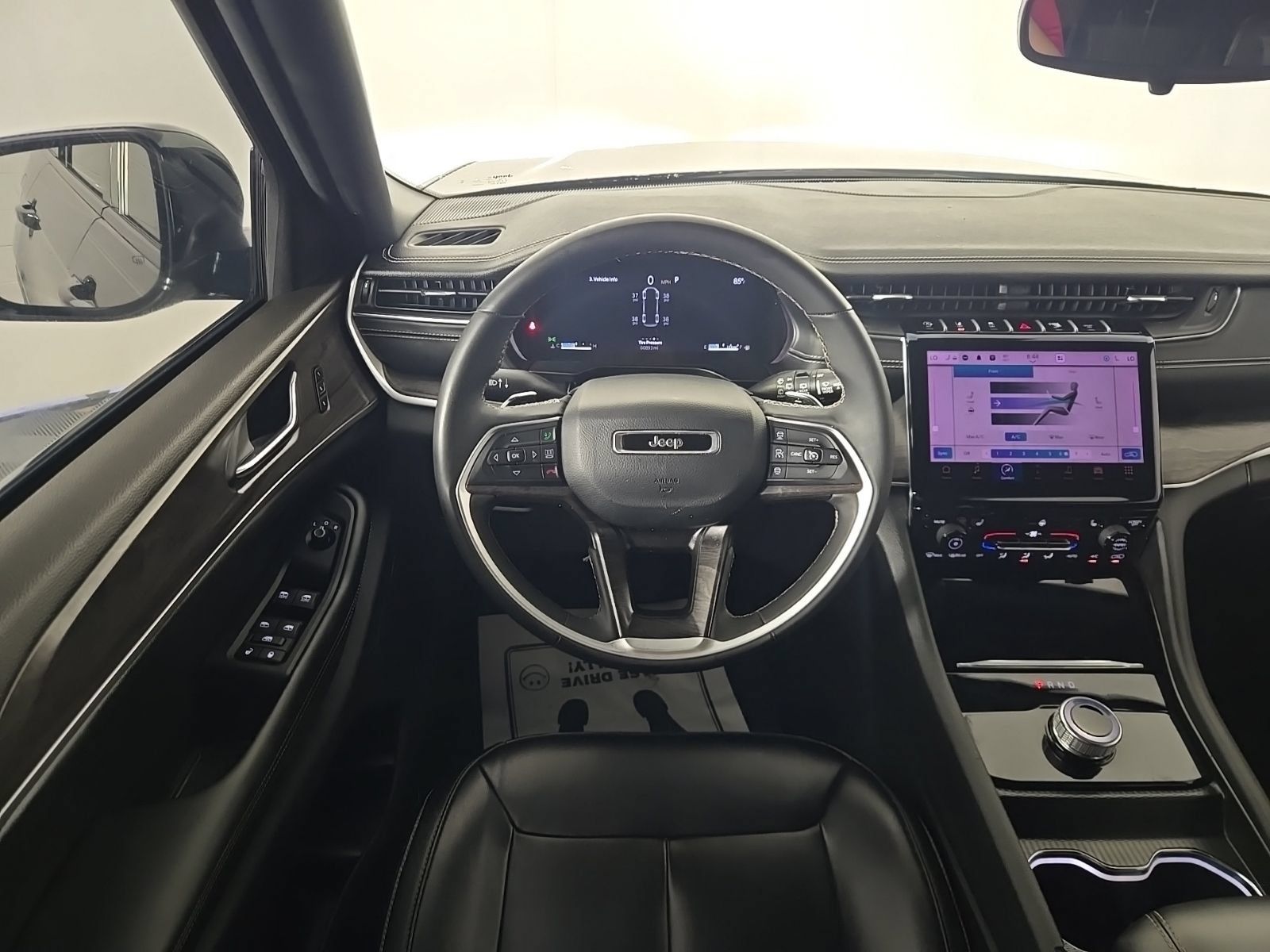 Used 2024 Jeep Grand Cherokee L Limited w/ Black Appearance Package RWD image 11