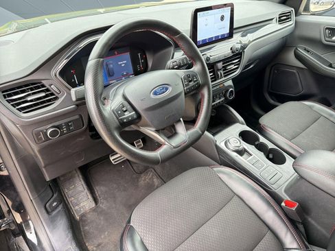 Used 2024 Ford Escape ST-Line w/ Cold Weather Package image 4