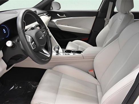 Used 2025 Genesis G70 2.5T image 24