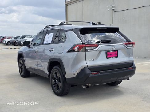 Used 2019 Toyota RAV4 XLE FWD image 8