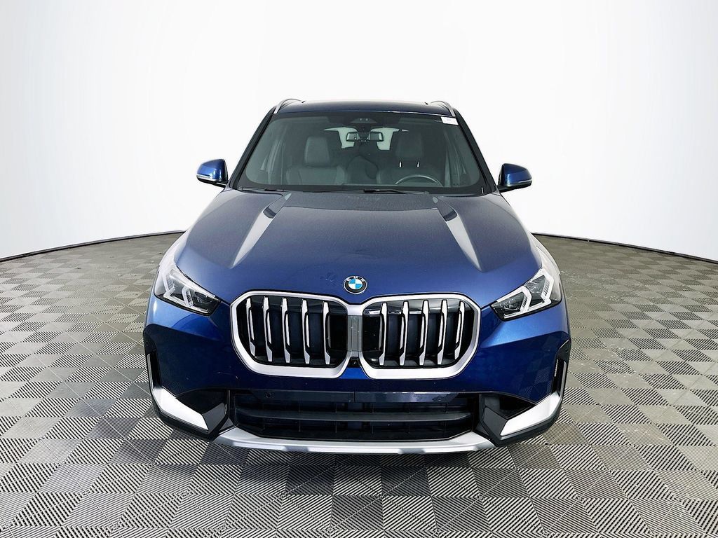 Used 2025 BMW X1 xDrive28i AWD/4WD image 3