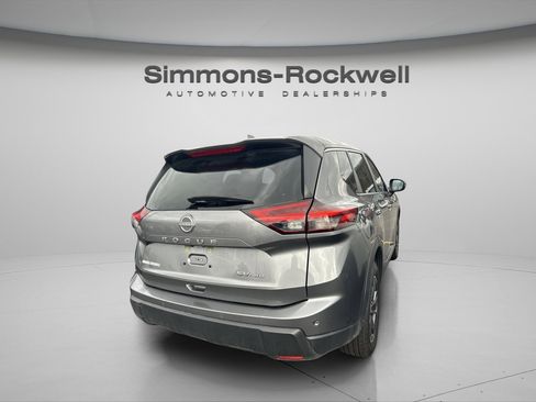 Used 2024 Nissan Rogue SV image 10