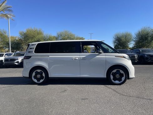 Certified 2025 Volkswagen ID. Buzz Pro S image 5