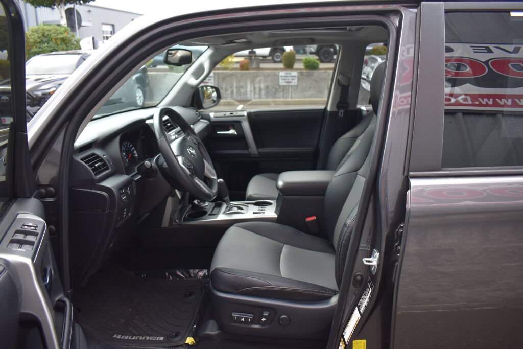 Certified 2016 Toyota 4Runner SR5 Premium AWD/4WD image 18