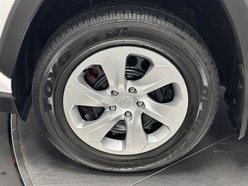 Used 2023 Toyota RAV4 LE AWD/4WD image 18