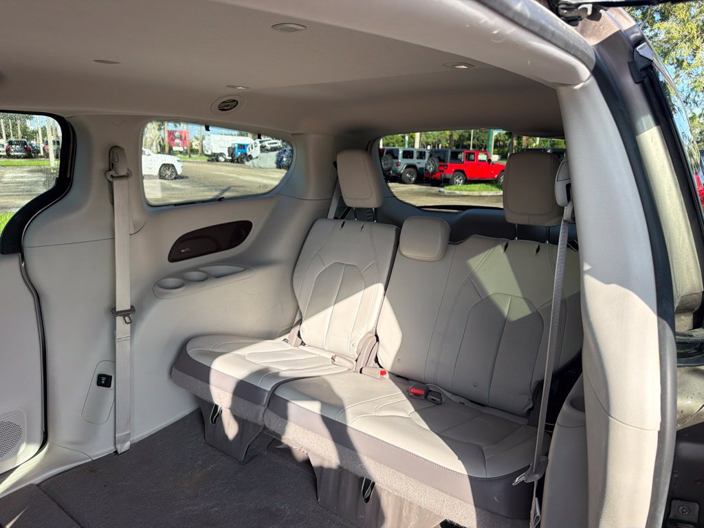 Used 2018 Chrysler Pacifica Touring-L Plus FWD image 10