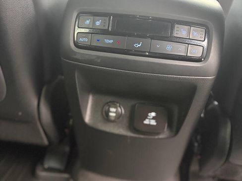 Used 2024 Hyundai Palisade Calligraphy image 12