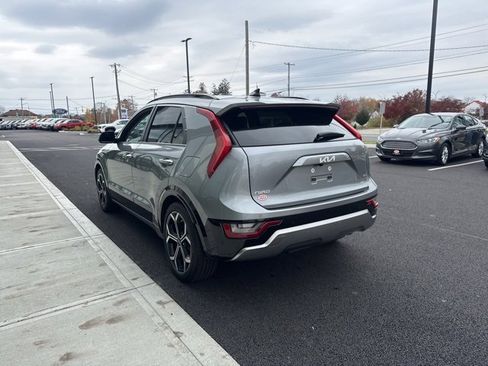Used 2023 Kia Niro SX Touring image 6