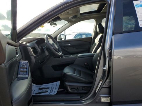 Used 2022 Nissan Rogue SV w/ SV Premium Package image 29