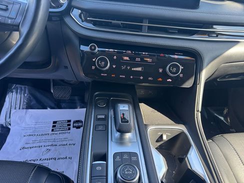 Used 2023 INFINITI QX60 Sensory w/ Cargo Package AWD/4WD image 11