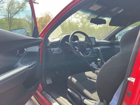 Used 2020 Hyundai Veloster N image 5