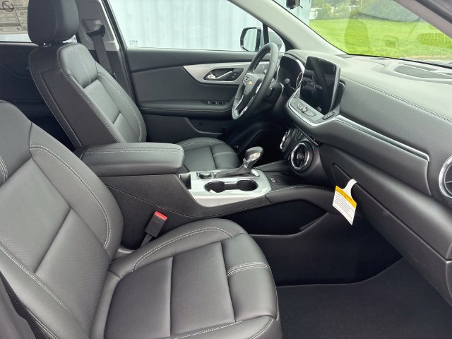 New 2026 Chevrolet Blazer LT w/ LPO, Black Sport Package AWD/4WD image 19