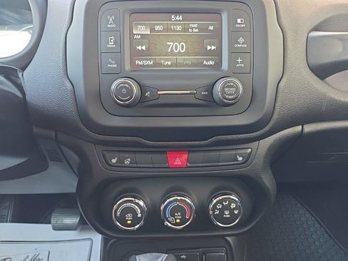 Used 2017 Jeep Renegade Latitude w/ Cold Weather Group AWD/4WD image 18