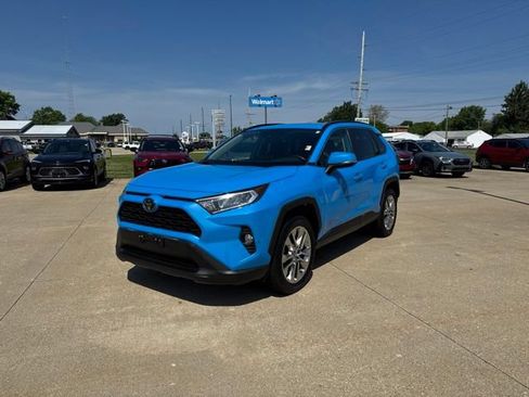 Used 2020 Toyota RAV4 XLE Premium AWD/4WD image 3