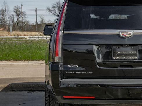 Used 2017 Cadillac Escalade Luxury image 55