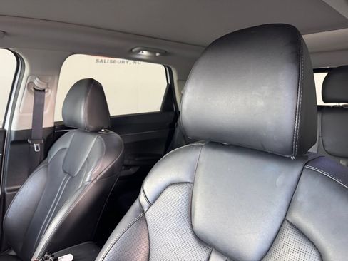 Used 2024 Kia Sorento S w/ Panoramic Sunroof Package FWD image 10