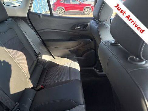 Used 2025 Chevrolet Trax LT FWD image 16