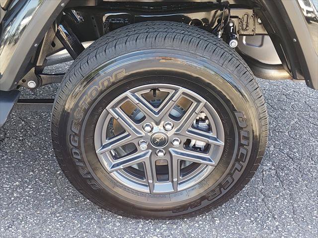 Certified 2025 Jeep Gladiator Sport AWD/4WD image 11