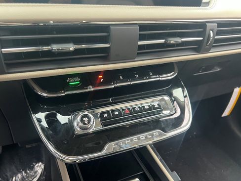 New 2026 Lincoln Corsair Premiere image 18