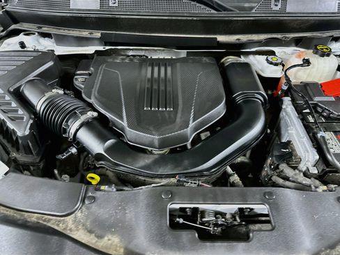 Used 2025 Chevrolet Traverse LT FWD image 35