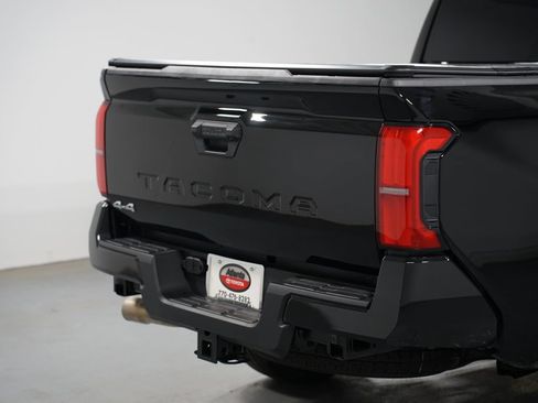 Certified 2025 Toyota Tacoma SR5 AWD/4WD image 9