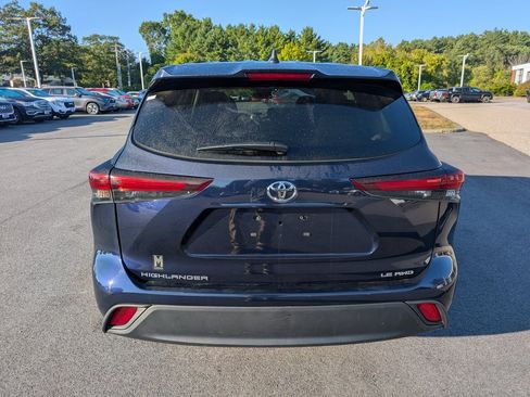 Used 2024 Toyota Highlander LE image 4