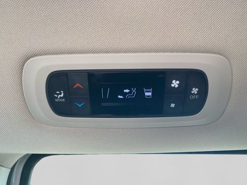 Used 2023 Chrysler Voyager LX FWD image 33