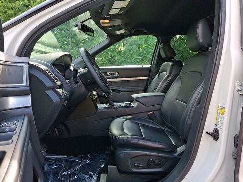 Used 2019 Ford Explorer XLT w/ Equipment Group 202A AWD/4WD image 13