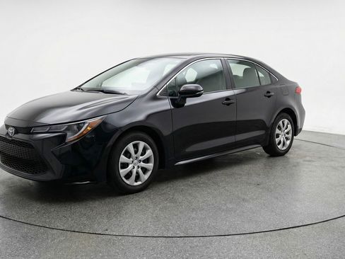 Used 2025 Toyota Corolla LE FWD image 3