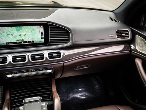 Used 2022 Mercedes-Benz GLS 450 4MATIC w/ AMG Line Exterior image 36