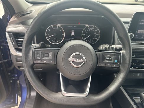 Used 2023 Nissan Rogue SV FWD image 12