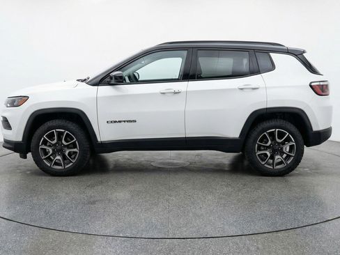 Used 2025 Jeep Compass Trailhawk AWD/4WD image 5